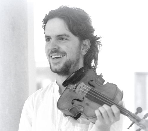 Tocar el violín – To play the violin – Jouer le violon
